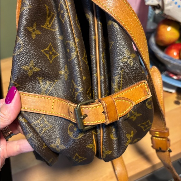 Louis Vuitton Monogram Saumur 35 - Picture 5 of 11